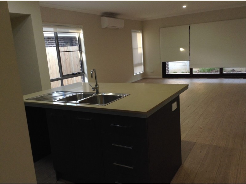 25 Slate Court, Logan Reserve QLD 4133