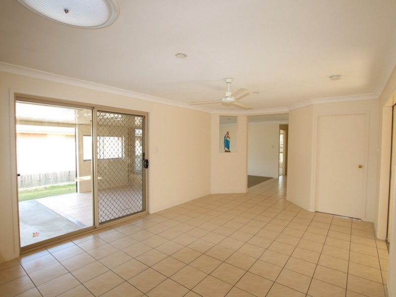 8 Lake Cooloola Court, Logan Reserve QLD 4133