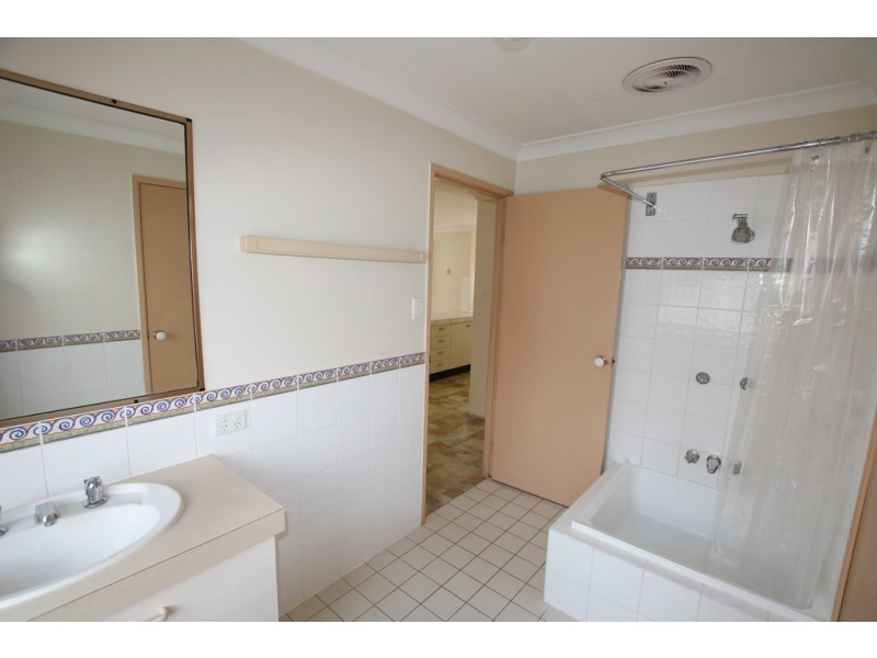 14 Barcrest Street, Crestmead QLD 4132