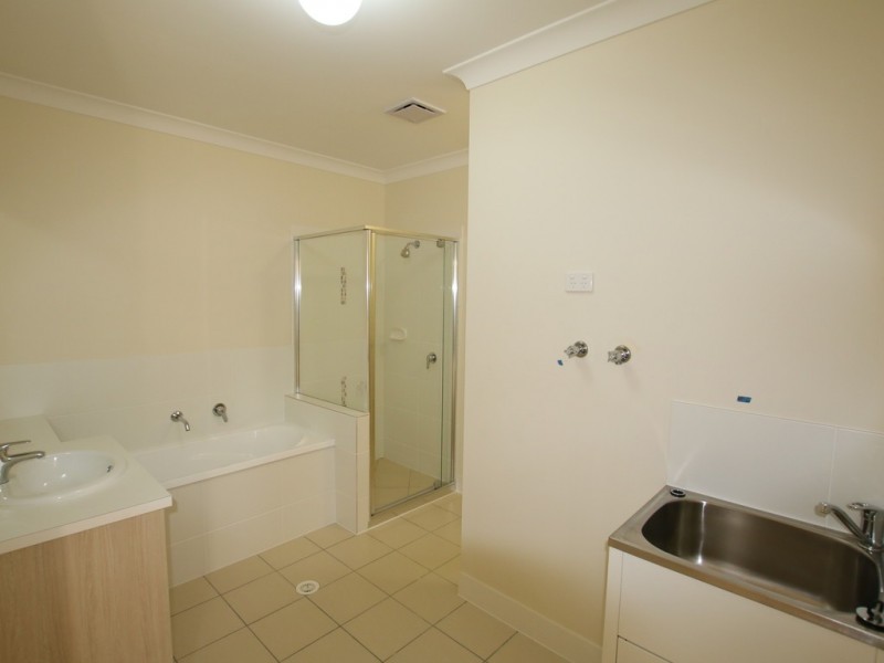 2/32 Greenpark Drive, Crestmead QLD 4132