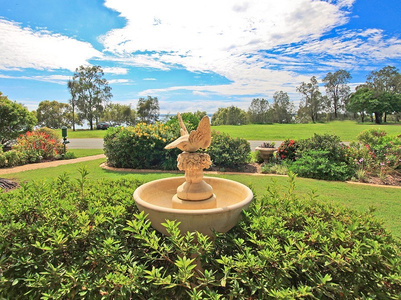 213 Esplanade, Redland Bay QLD 4165