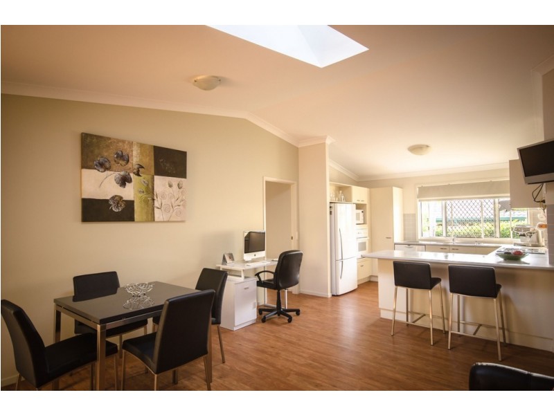 11 Macgregor Dr, Birkdale QLD 4159