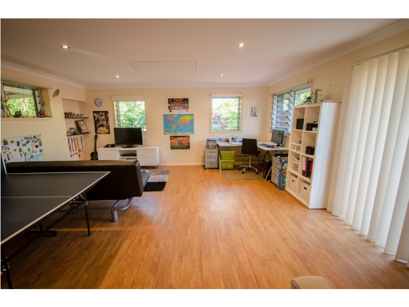 11 Macgregor Dr, Birkdale QLD 4159