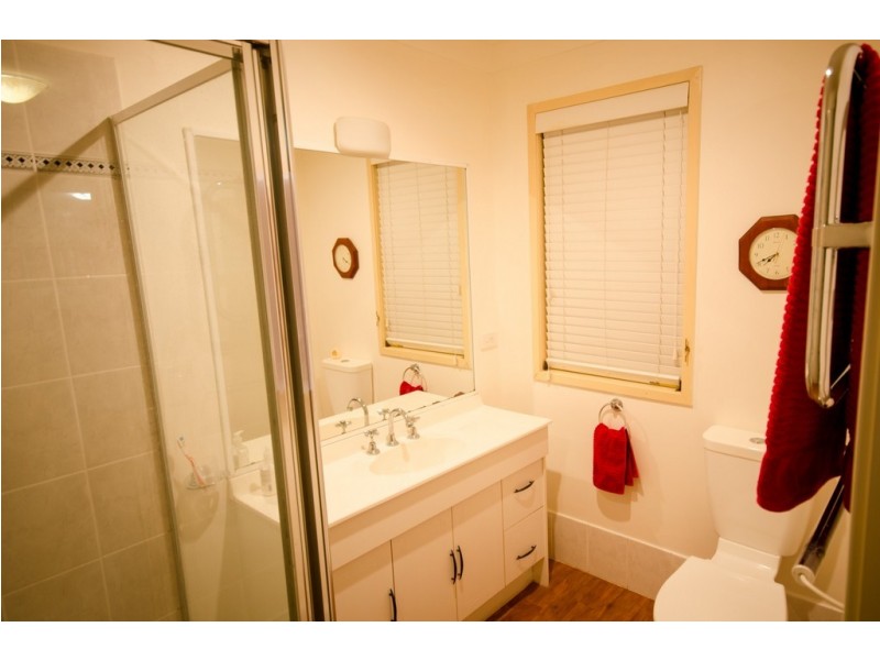 11 Macgregor Dr, Birkdale QLD 4159