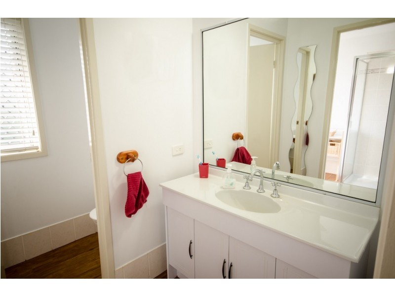 11 Macgregor Dr, Birkdale QLD 4159