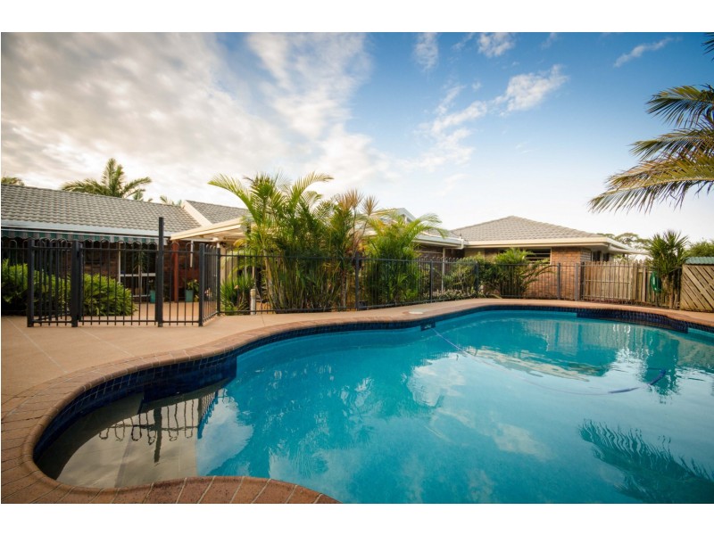 11 Macgregor Dr, Birkdale QLD 4159