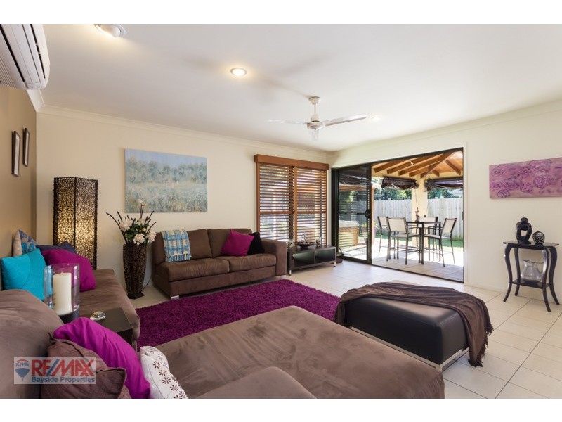 17 Hepburn Close, Wakerley QLD 4154