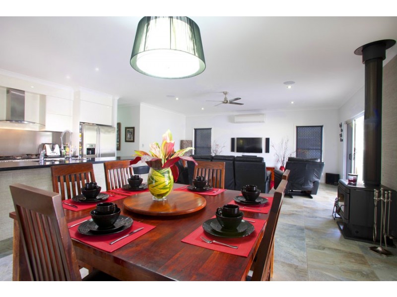 537 Hallorans Road, Mount Tom QLD 4677