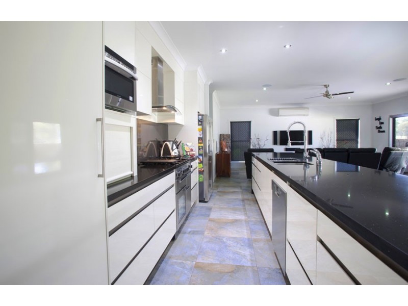 537 Hallorans Road, Mount Tom QLD 4677