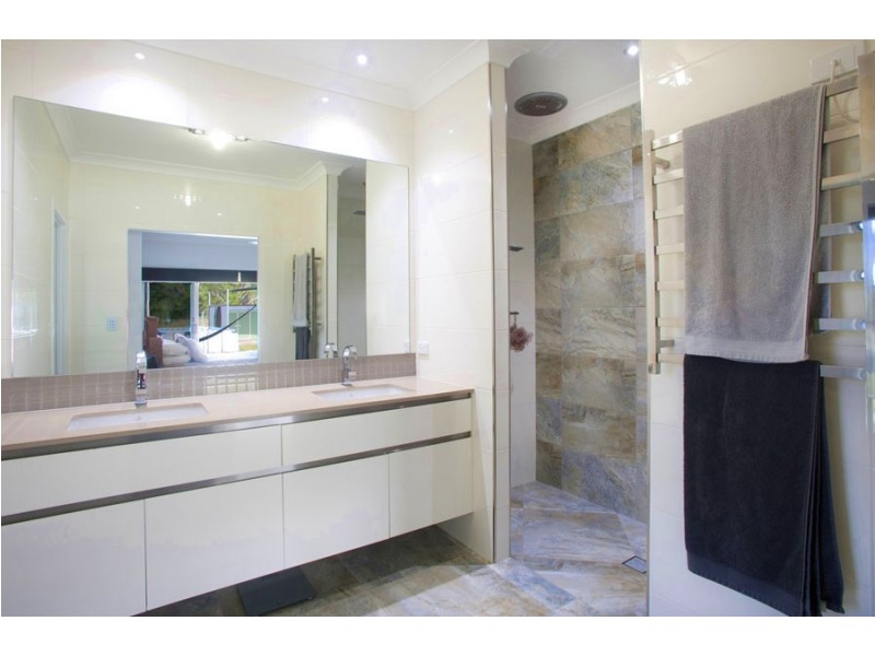 537 Hallorans Road, Mount Tom QLD 4677