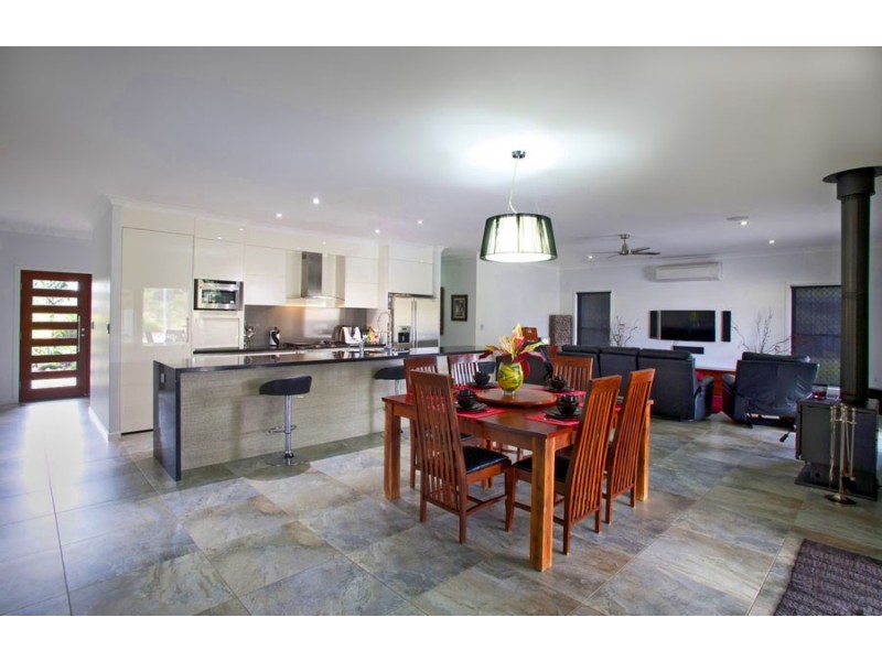 537 Hallorans Road, Mount Tom QLD 4677