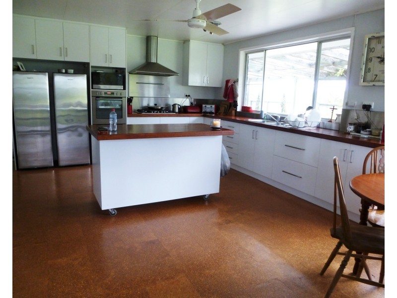 1272 Fingerboard Road, Mount Tom QLD 4677