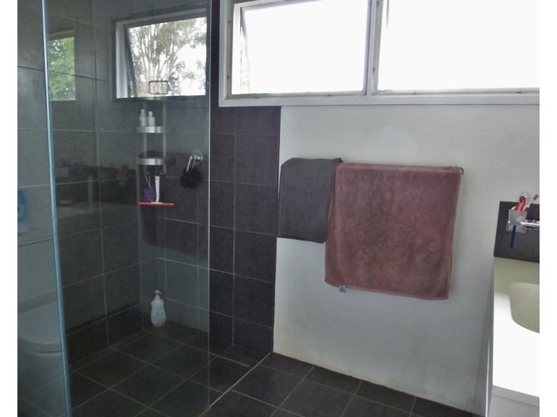 1272 Fingerboard Road, Mount Tom QLD 4677
