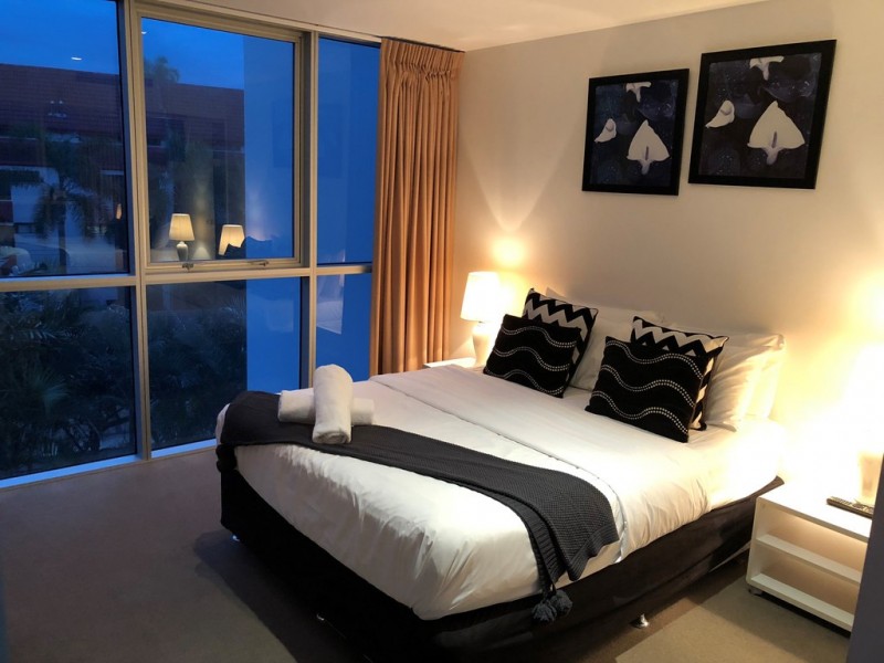 18 Enderley Avenue, Surfers Paradise QLD 4217