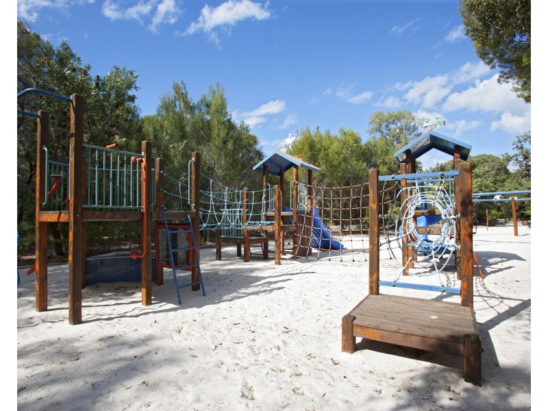 33 Bloodwood Ave Sth, Agnes Water QLD 4677