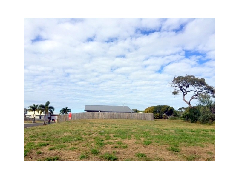 14 Waterfront Drive, Agnes Water QLD 4677