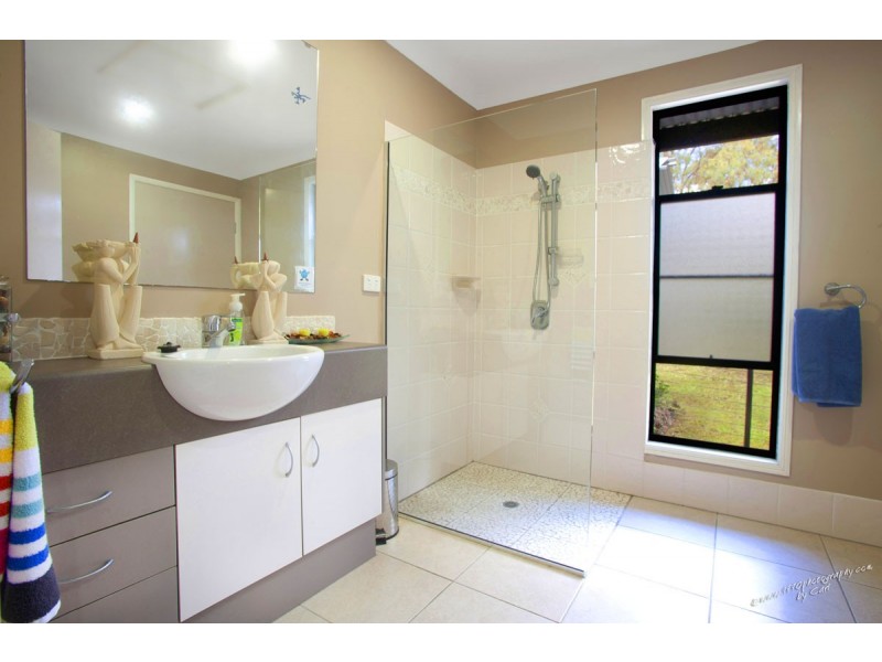 105 MURPHY RD, Captain Creek QLD 4677