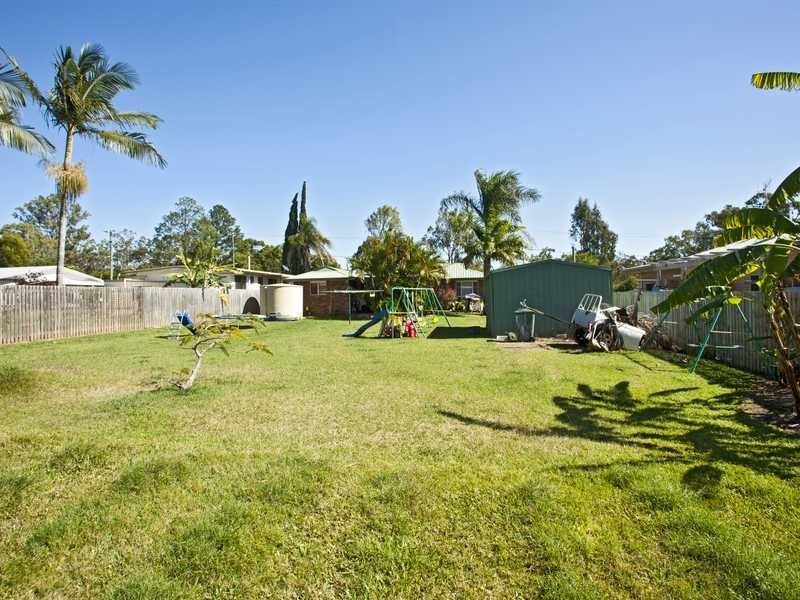 8 Kent Street, Bororen QLD 4678