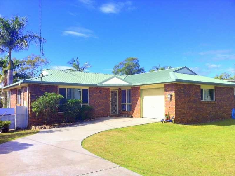 8 Kent Street, Bororen QLD 4678