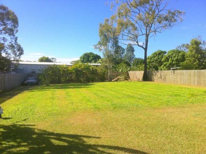 8 Kent Street, Bororen QLD 4678