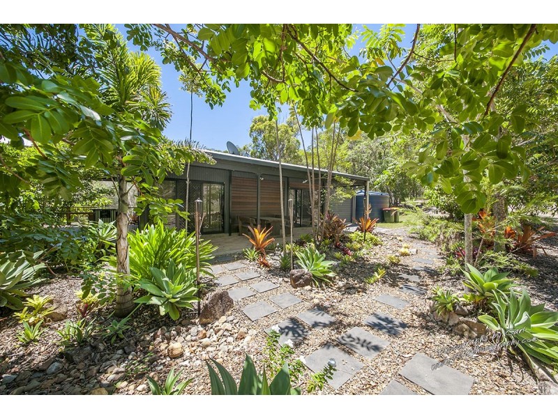 32 McGhee Cres, Agnes Water QLD 4677