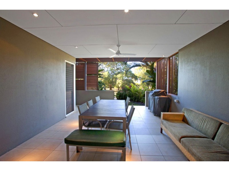 11/4 Ocean Beach Drive, Agnes Water QLD 4677