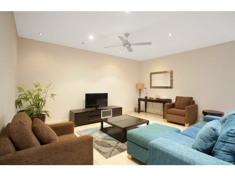 11/4 Ocean Beach Drive, Agnes Water QLD 4677