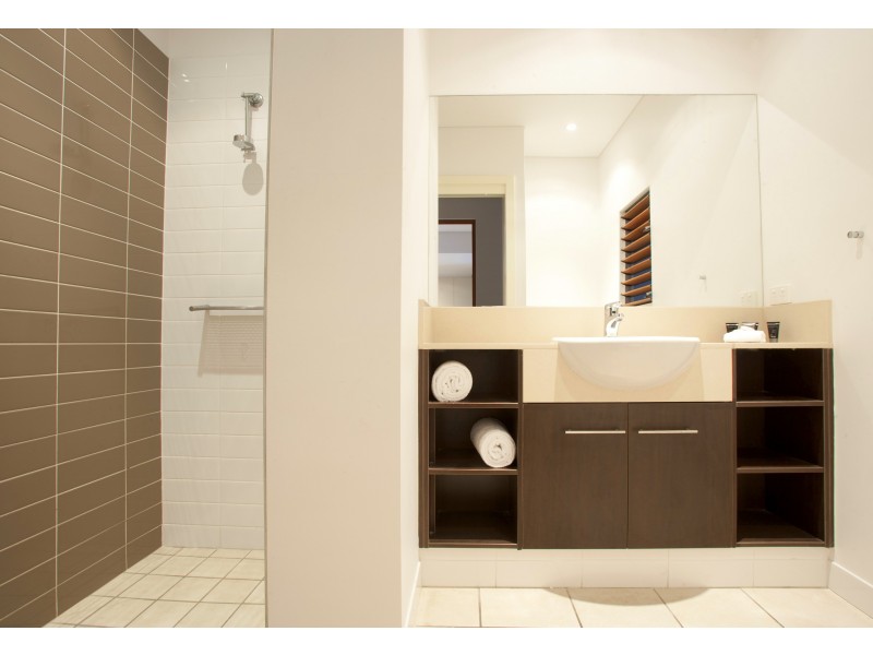 11/4 Ocean Beach Drive, Agnes Water QLD 4677