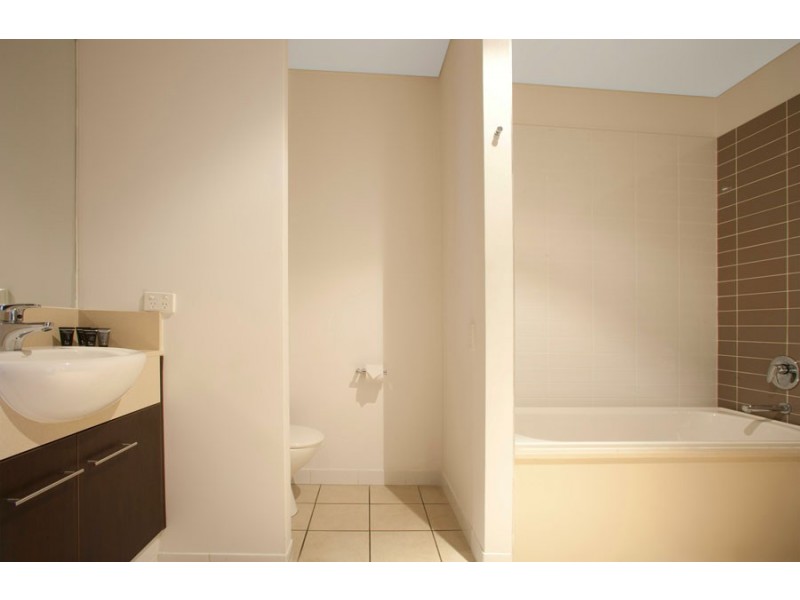 11/4 Ocean Beach Drive, Agnes Water QLD 4677