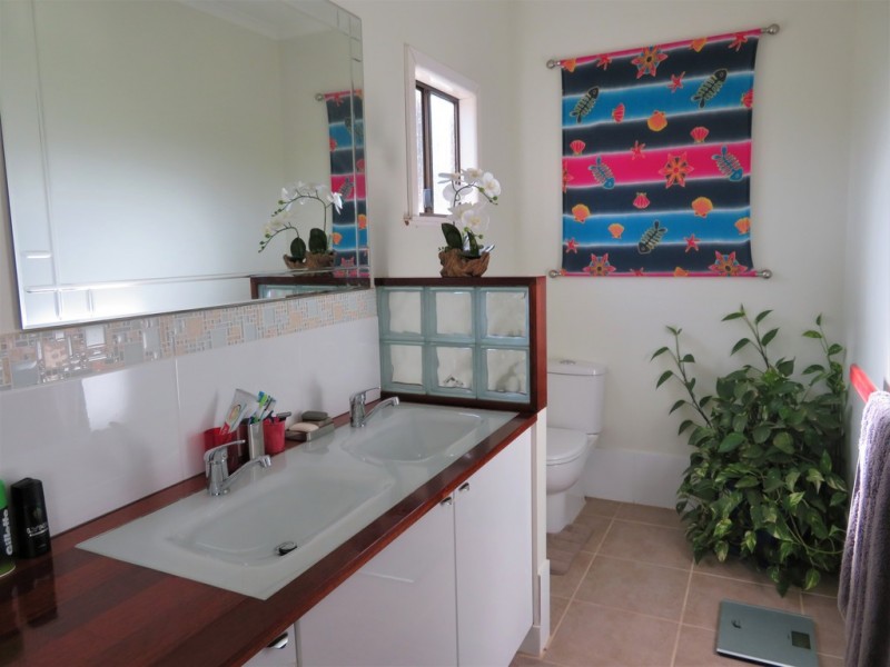 94 Freshwater Court, Deepwater QLD 4674