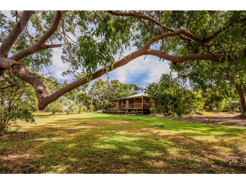 207 Bicentennial Drive, Agnes Water QLD 4677
