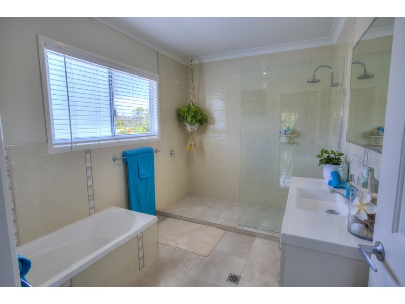 13 Discovery Drive, Agnes Water QLD 4677