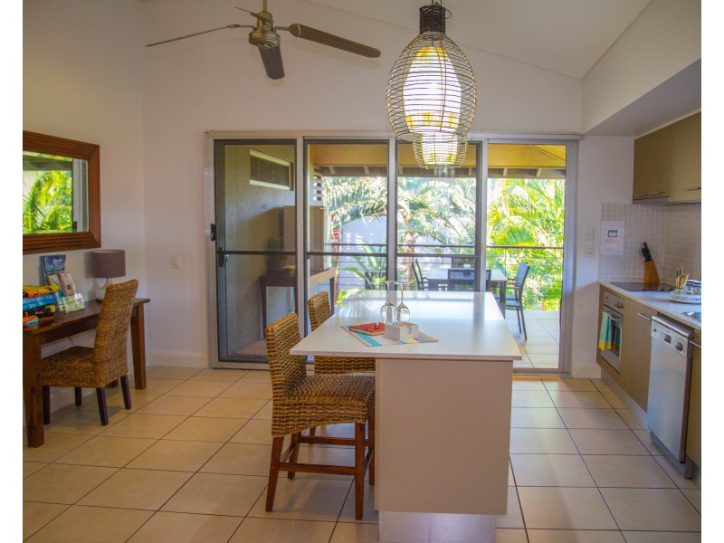 24/4 Ocean Beach Drive, Agnes Water QLD 4677