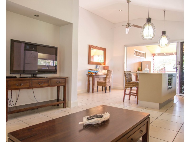 24/4 Ocean Beach Drive, Agnes Water QLD 4677