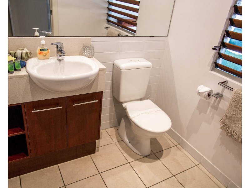 24/4 Ocean Beach Drive, Agnes Water QLD 4677