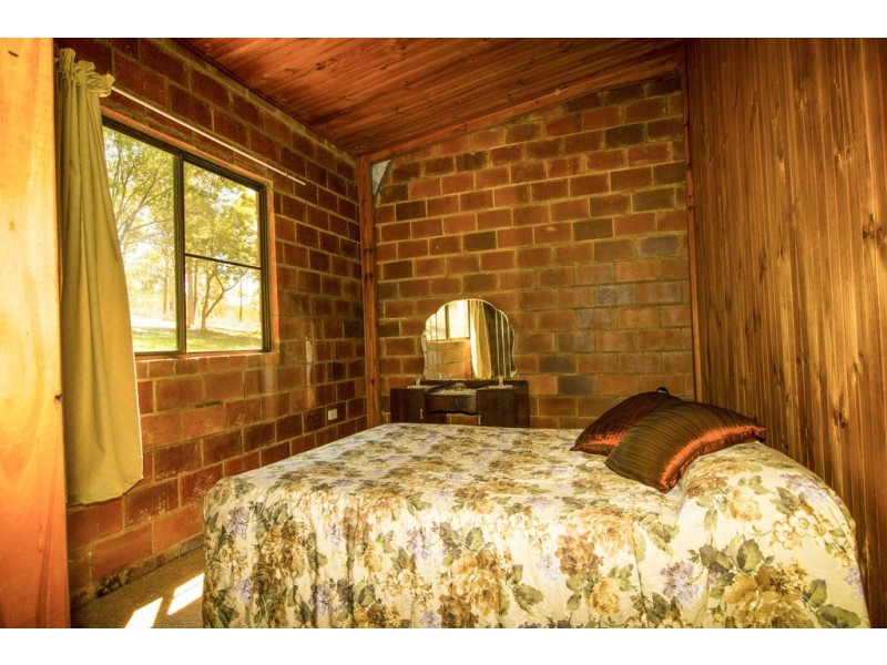 240 Ballantyne Road, Captain Creek QLD 4677