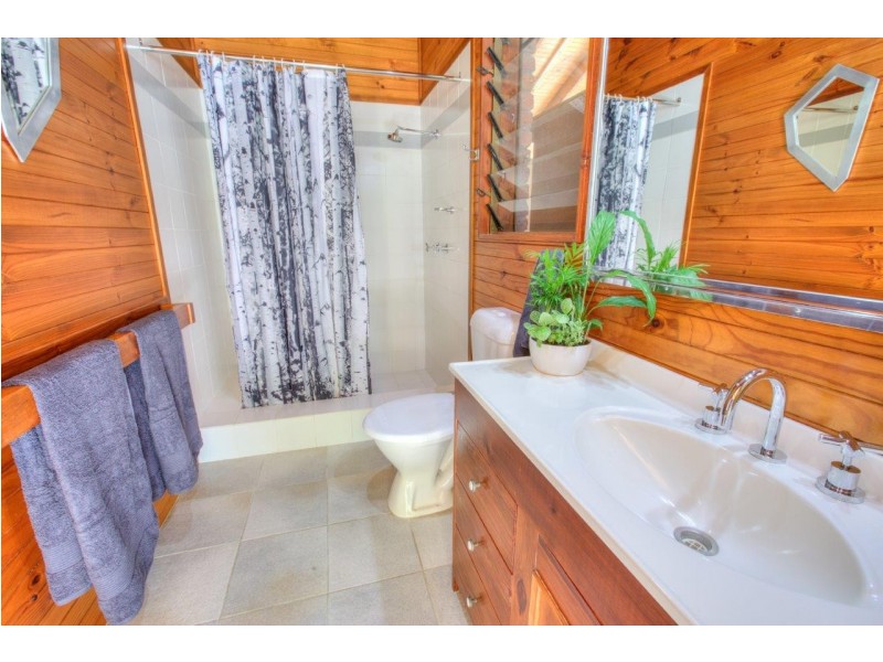2452 Round Hill Road, Agnes Water QLD 4677