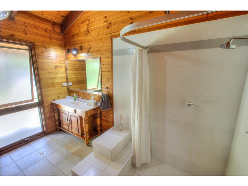 2452 Round Hill Road, Agnes Water QLD 4677
