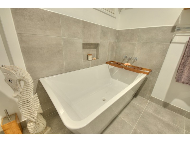 10 Sunlover Avenue, Agnes Water QLD 4677