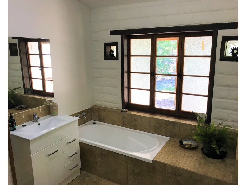 28 Creevey Drive, Captain Creek QLD 4677