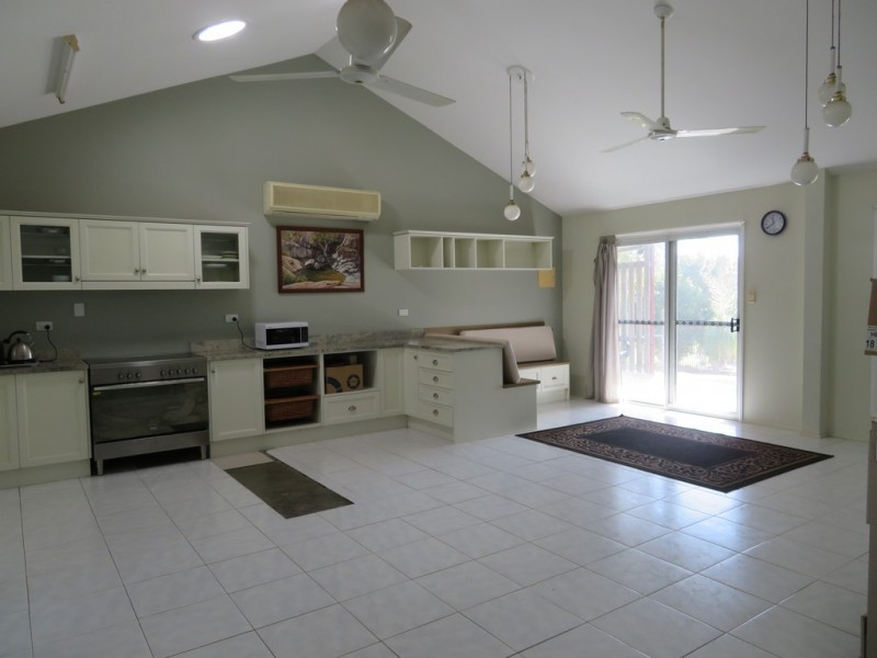 1368 Fingerboard Road, Mount Tom QLD 4677