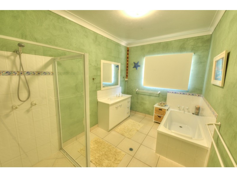 19 Joseph Banks Blvd, Agnes Water QLD 4677