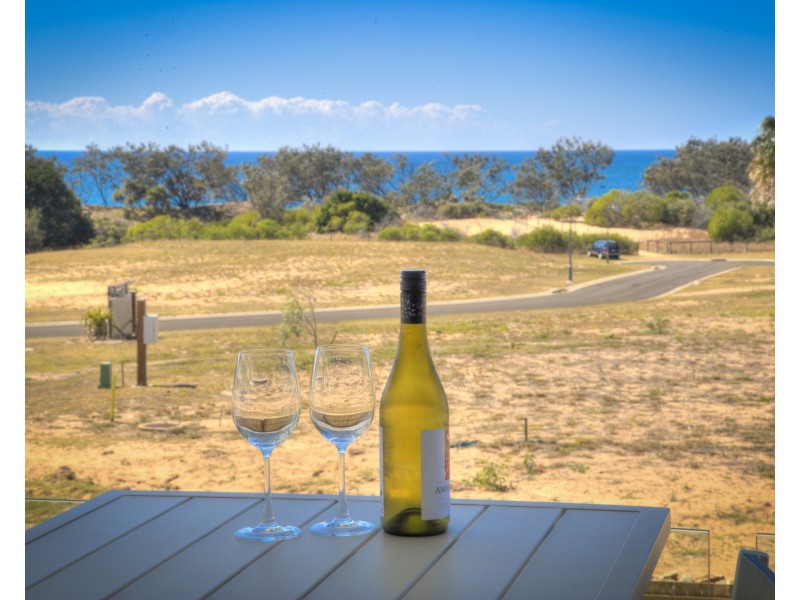 4/21 Beaches Village Crct, Agnes Water QLD 4677