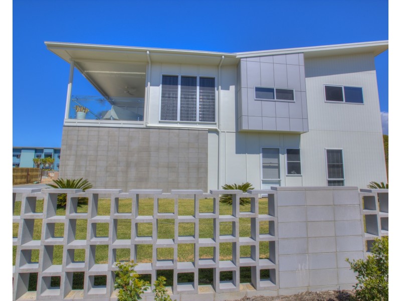 4/21 Beaches Village Crct, Agnes Water QLD 4677