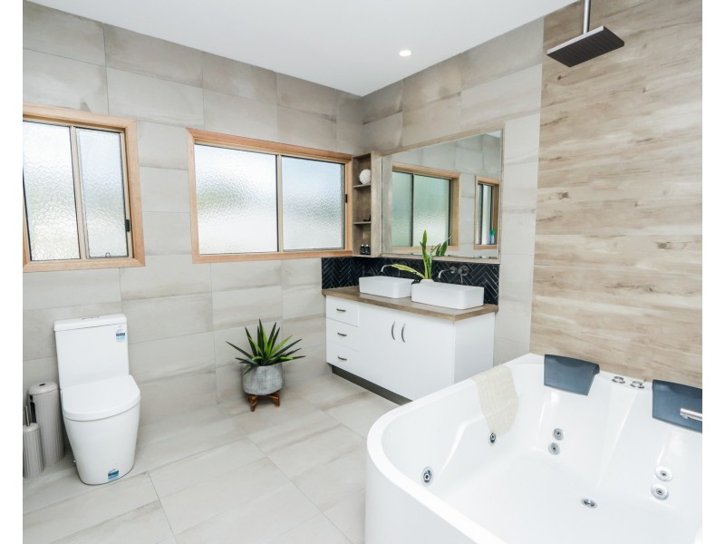 21 Beach Houses Rd, Agnes Water QLD 4677