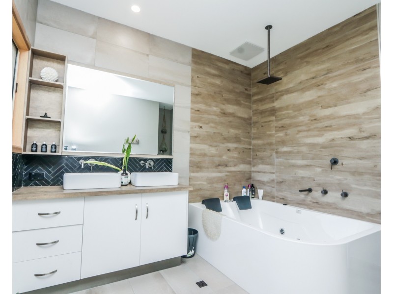 21 Beach Houses Rd, Agnes Water QLD 4677