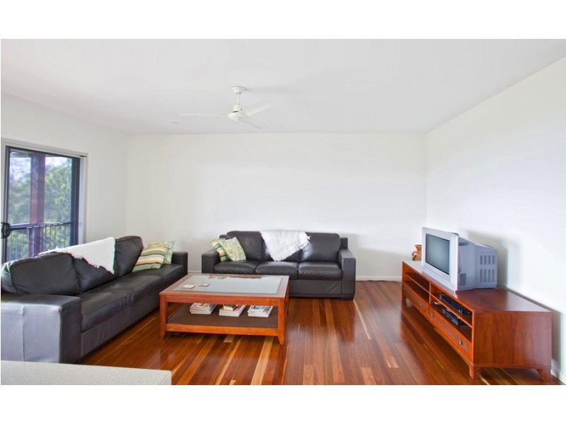 6 Goldsands Crt, Agnes Water QLD 4677