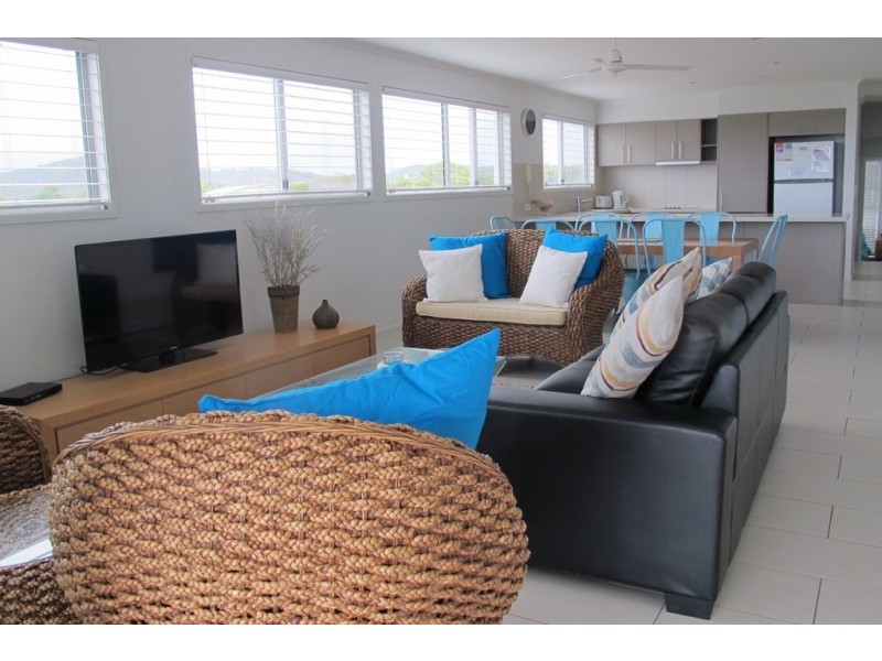 3/2 Dolphin Court, Agnes Water QLD 4677