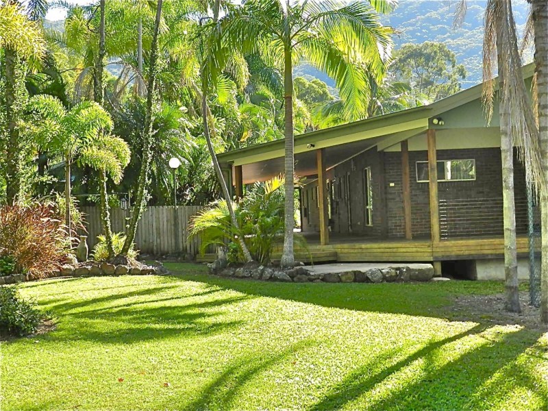 8 Watkins Rd, Agnes Water QLD 4677