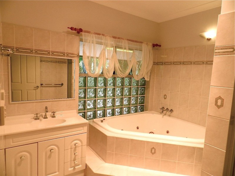 8 Watkins Rd, Agnes Water QLD 4677